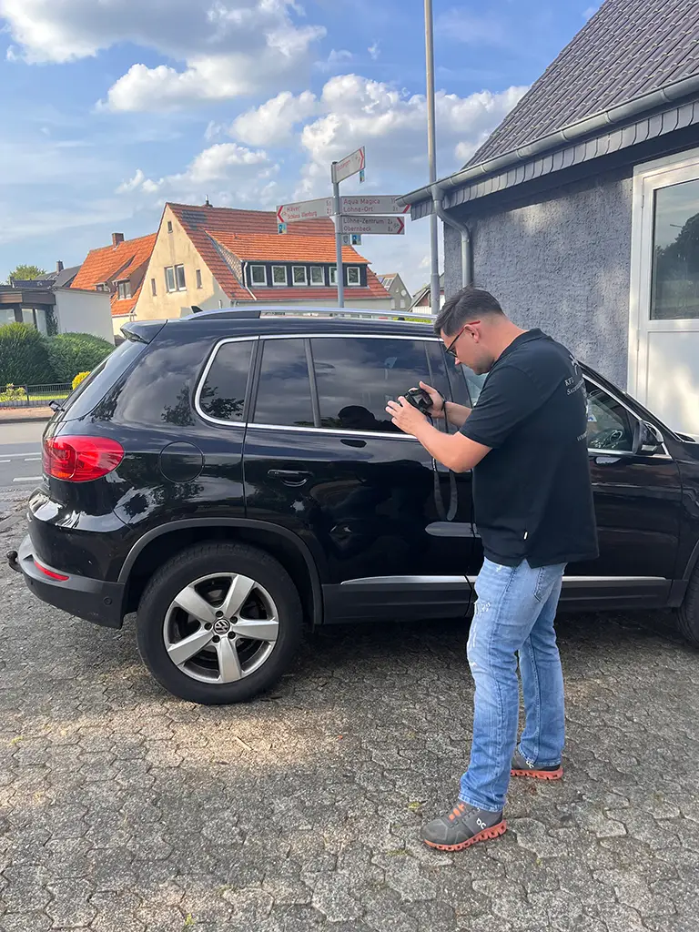 KFZ-Gutachter beim Unfallgutachten - KFZ-Kurzgutachten