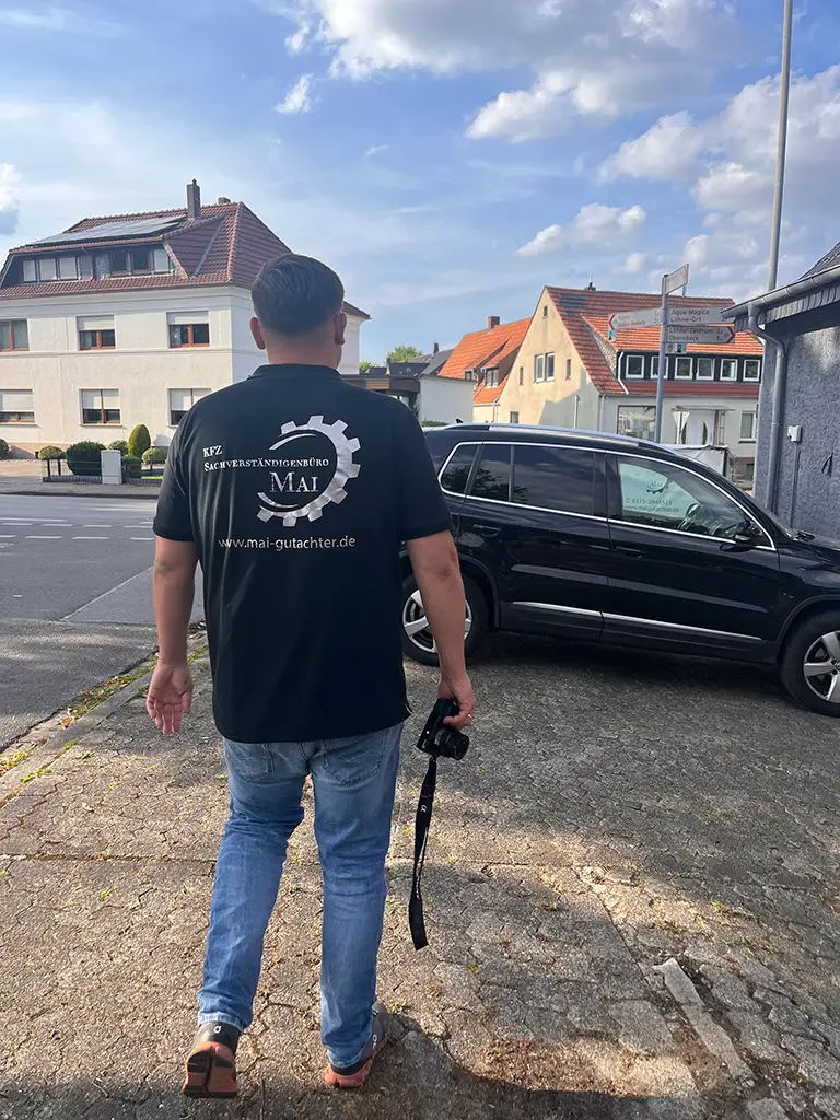 KFZ-Gutachter im Einsatz - Wertgutachten